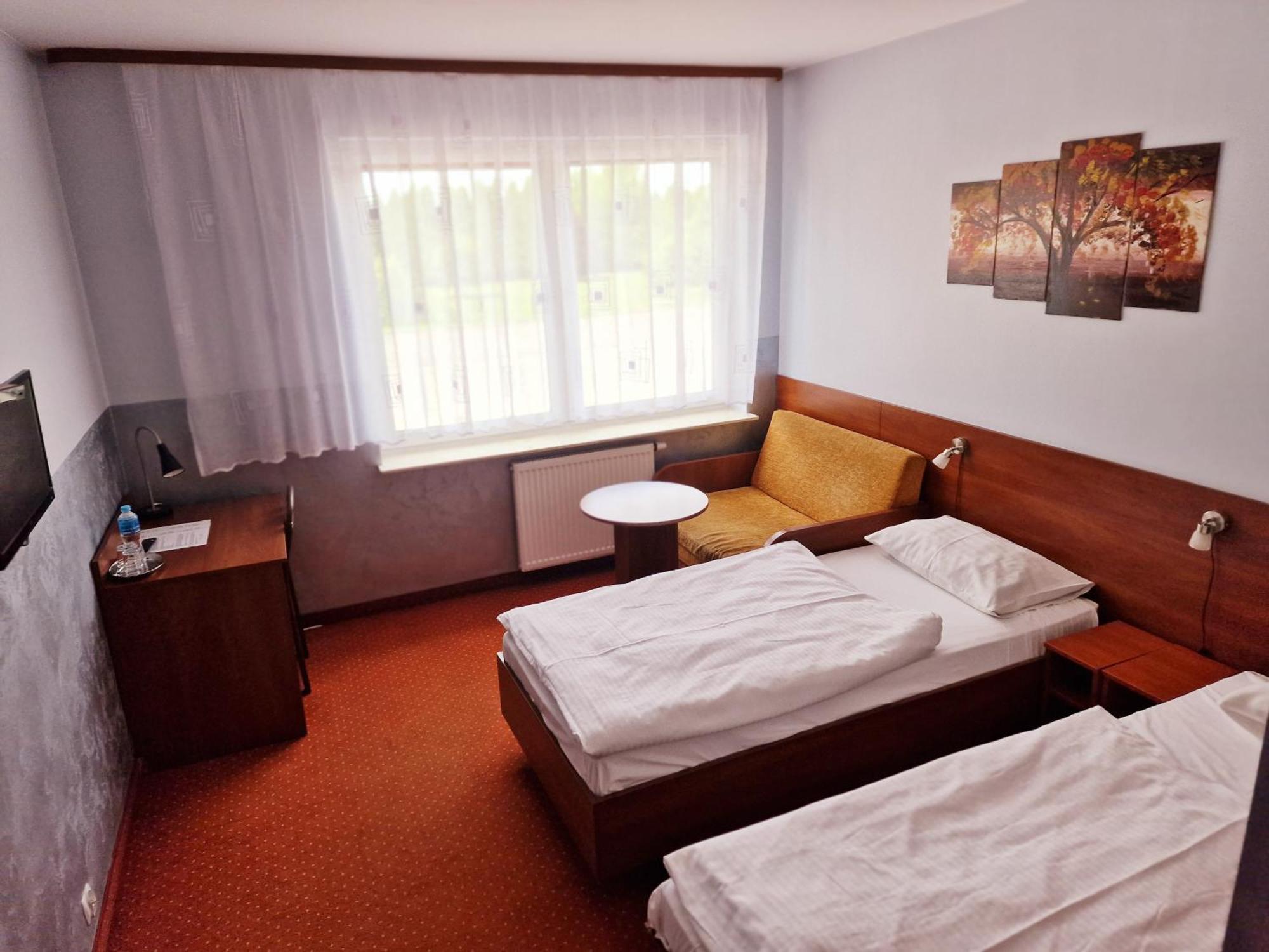 Hotel Podroznik Koszuty Exterior foto